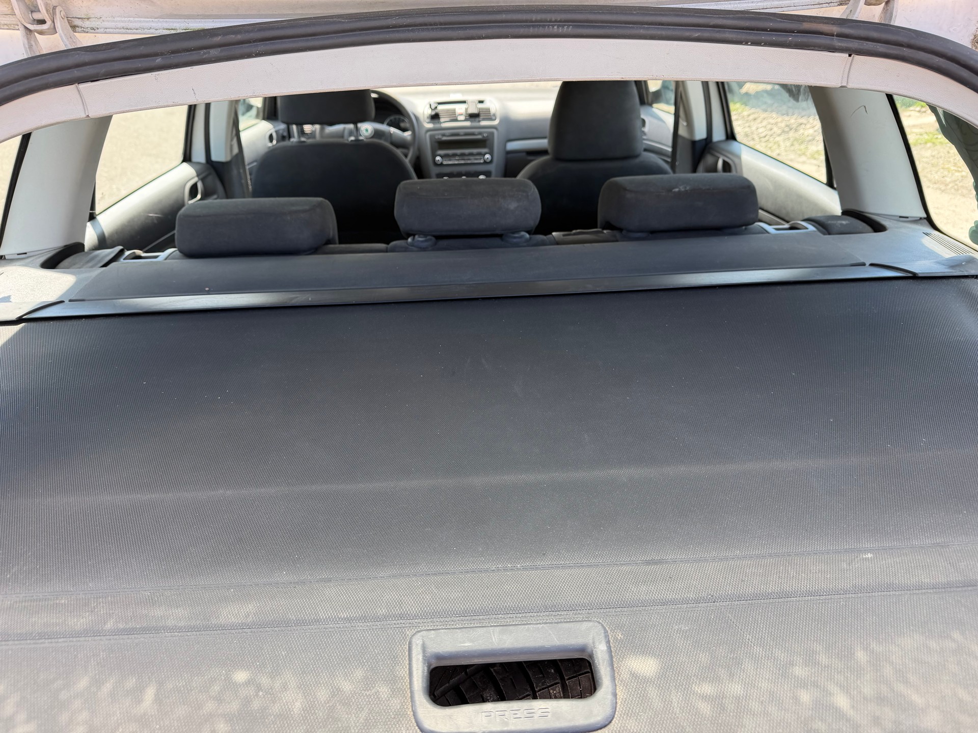 SKODA Octavia Combi 1.2 TSI Family-image-9
