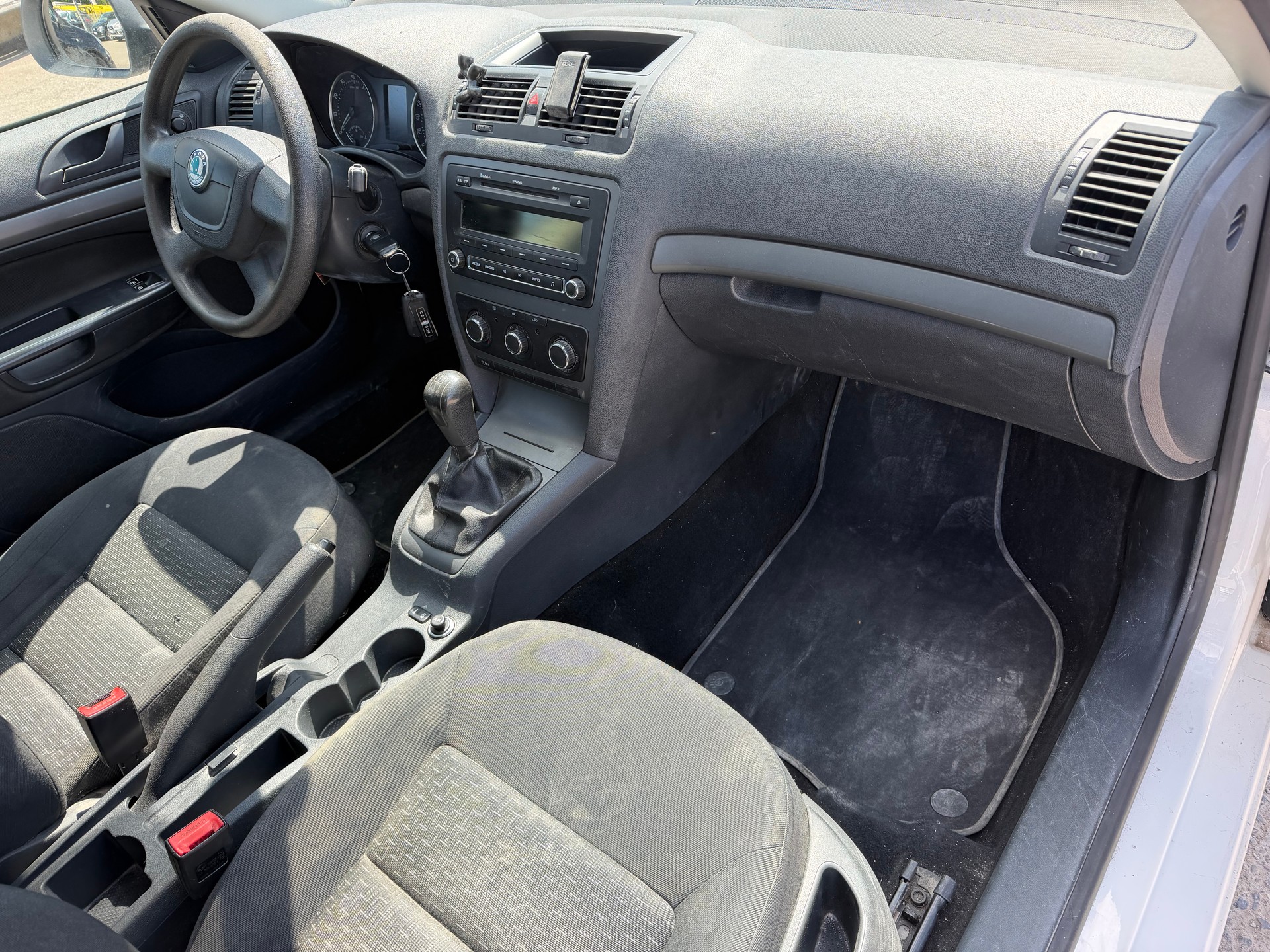 SKODA Octavia Combi 1.2 TSI Family-image-13