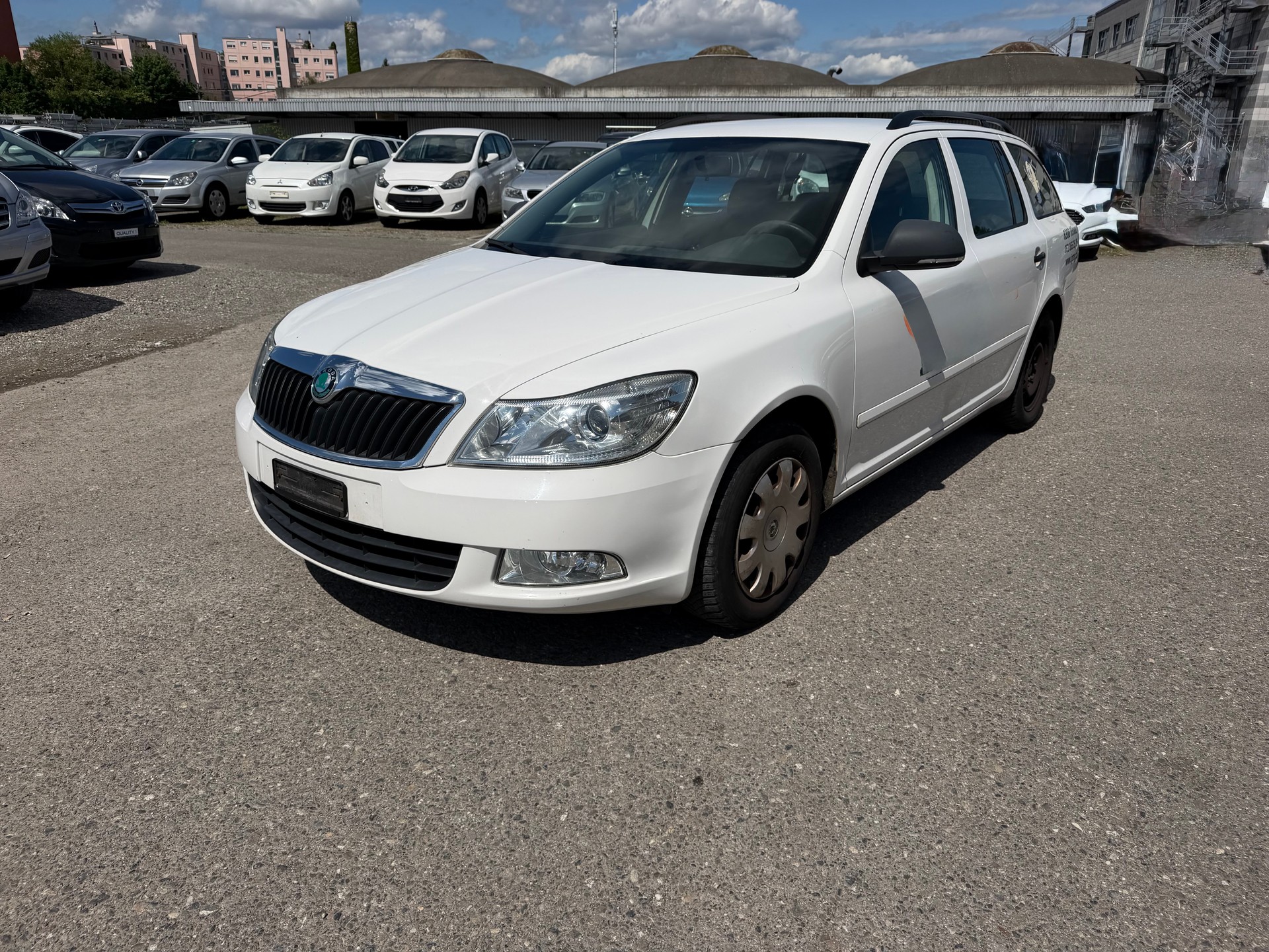 SKODA Octavia Combi 1.2 TSI Family-image-0