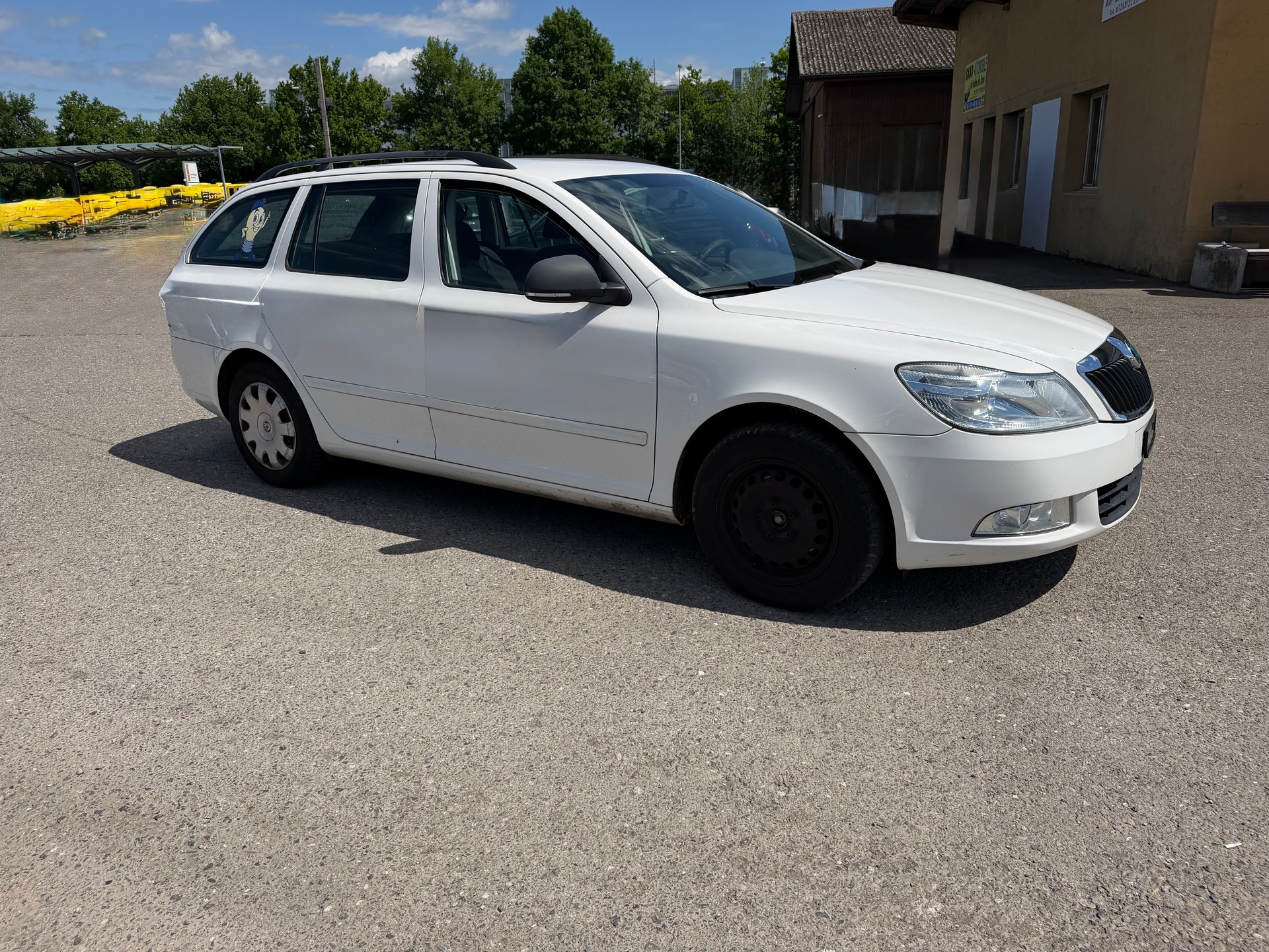 SKODA Octavia Combi 1.2 TSI Family-image-3