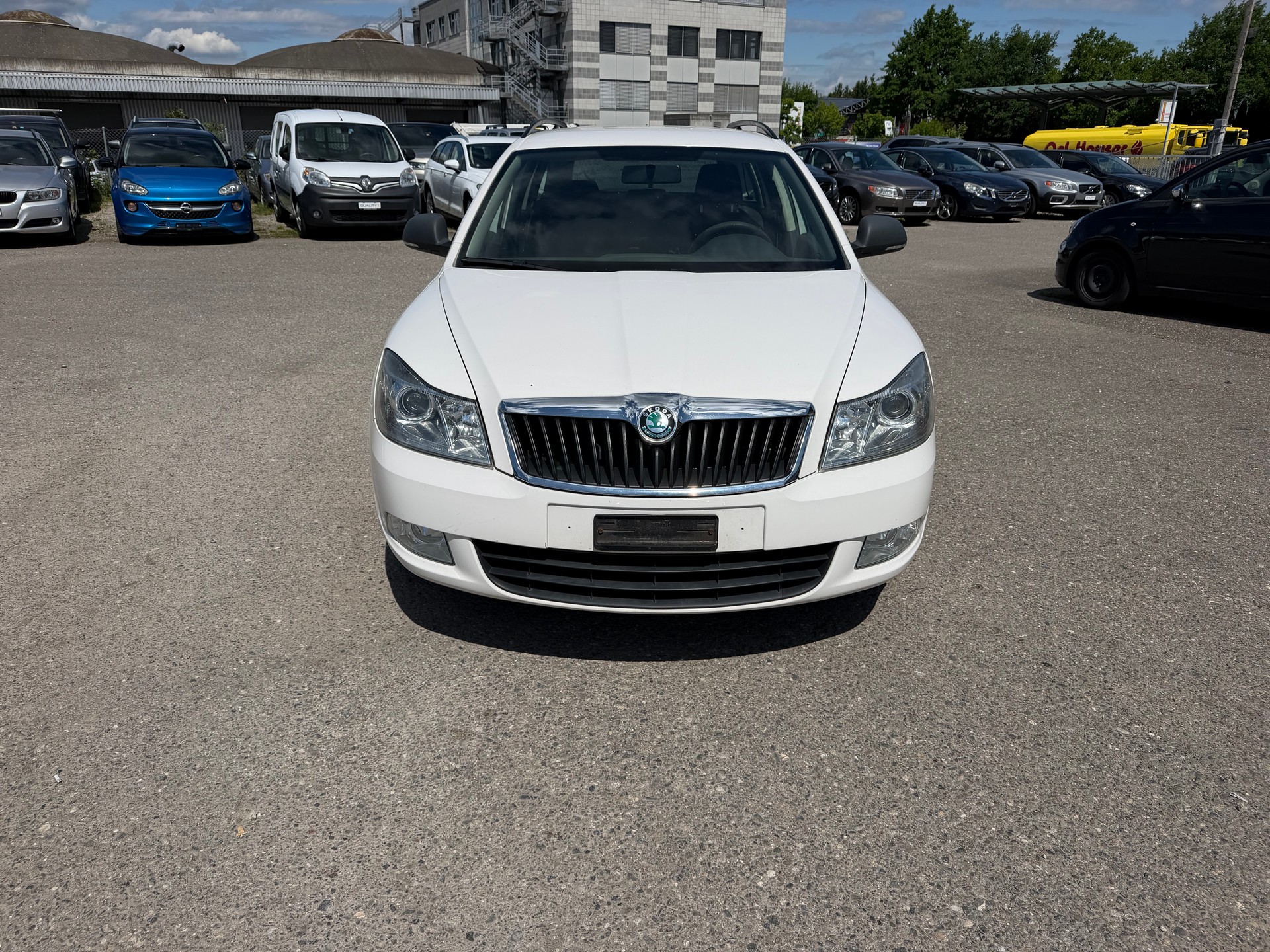 SKODA Octavia Combi 1.2 TSI Family-image-1