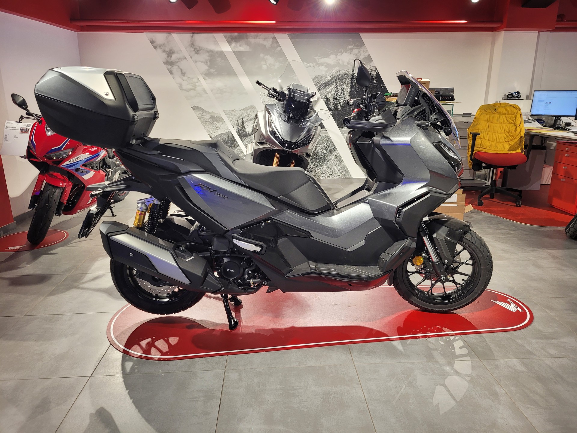 HONDA ADV 350-showroom-element-1