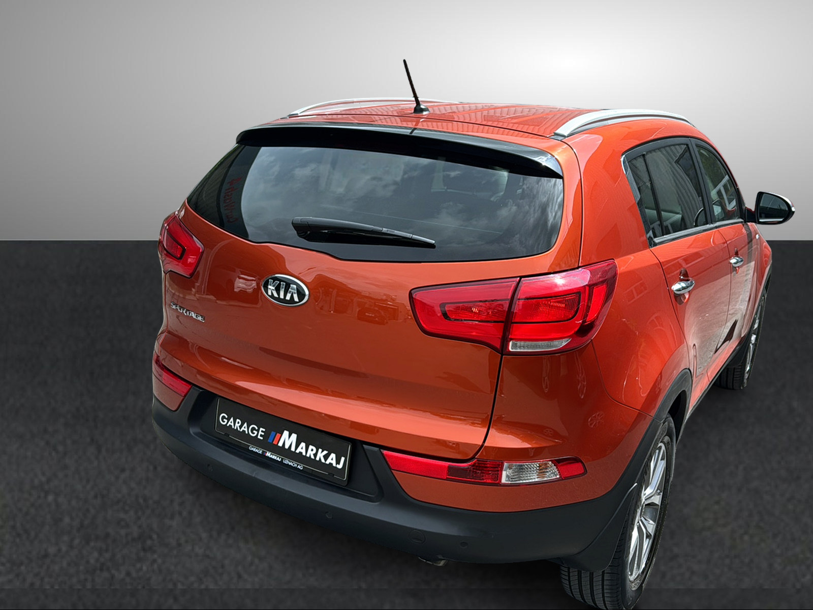 KIA Sportage 2.0 Style 4WD Automatic-image-10