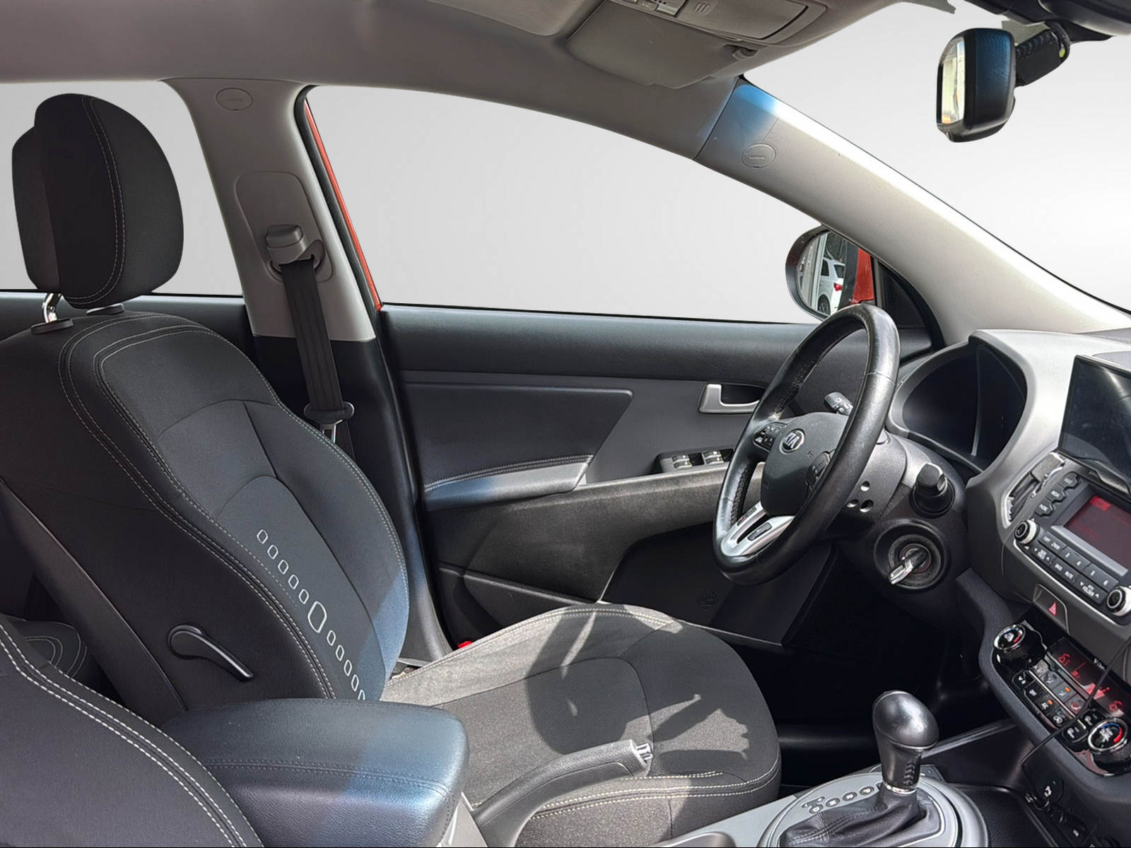 KIA Sportage 2.0 Style 4WD Automatic-image-29