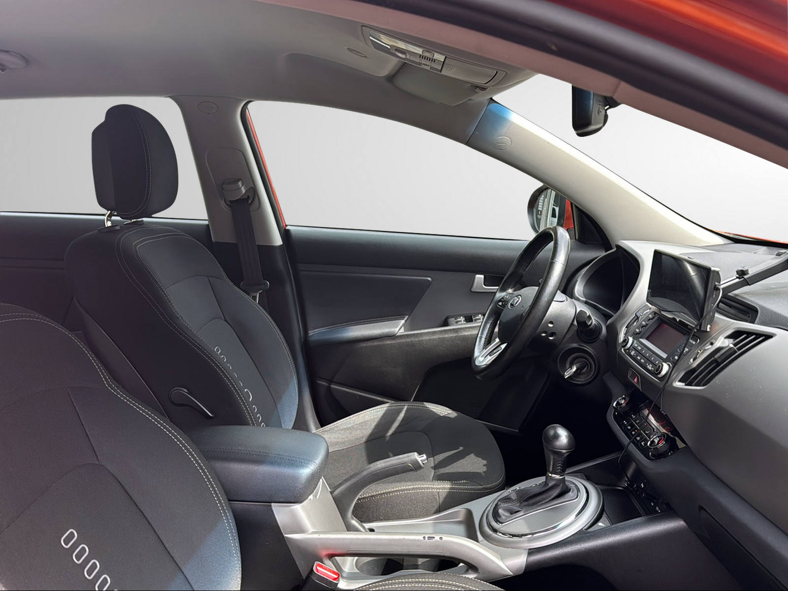 KIA Sportage 2.0 Style 4WD Automatic-image-31