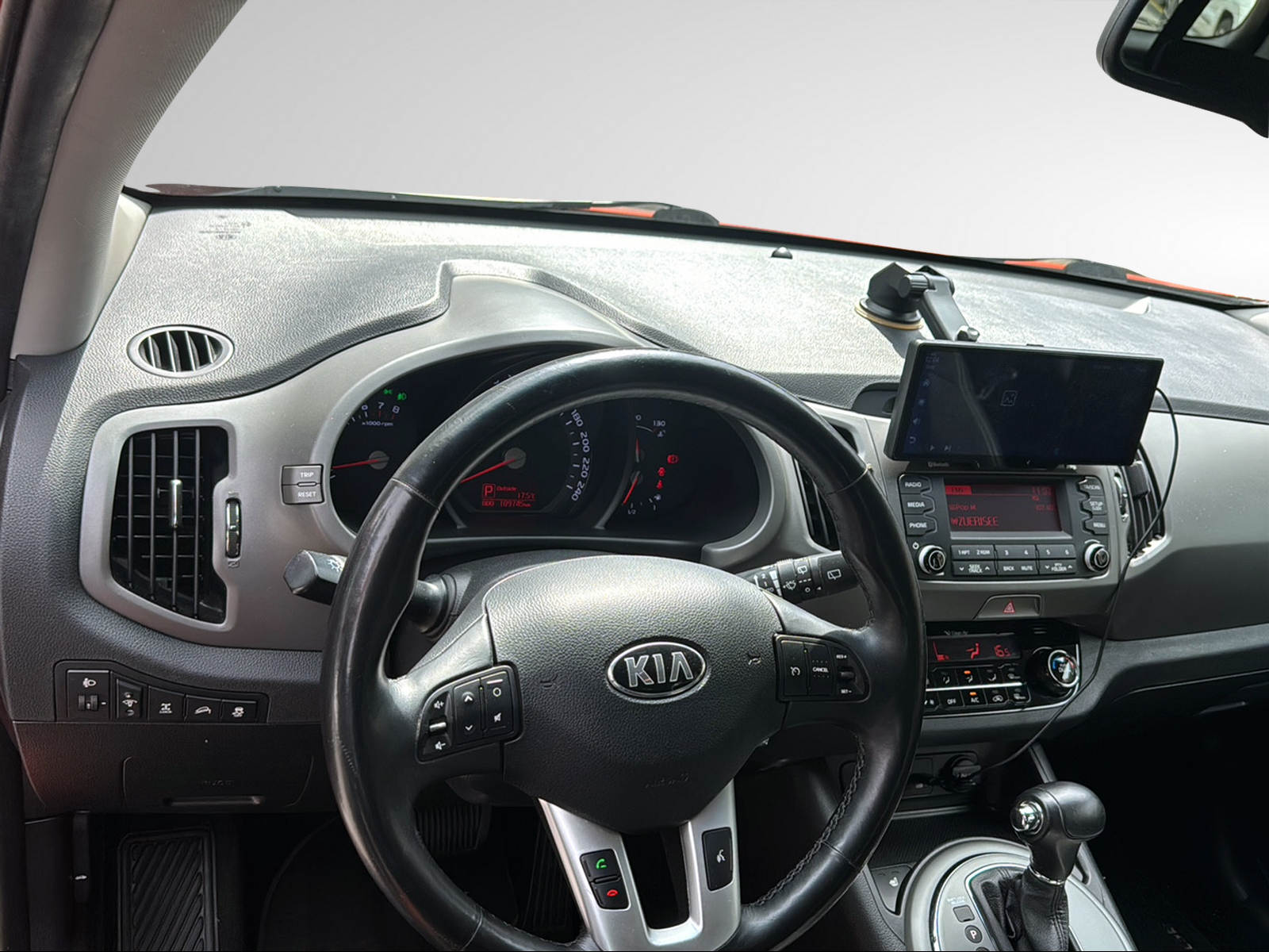 KIA Sportage 2.0 Style 4WD Automatic-image-17