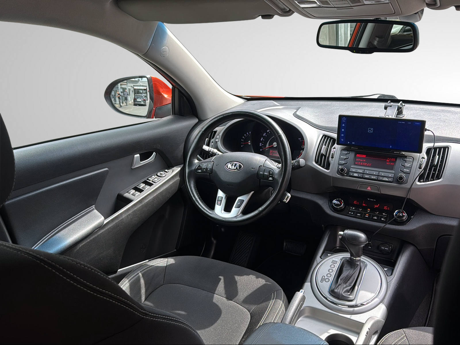 KIA Sportage 2.0 Style 4WD Automatic-image-28