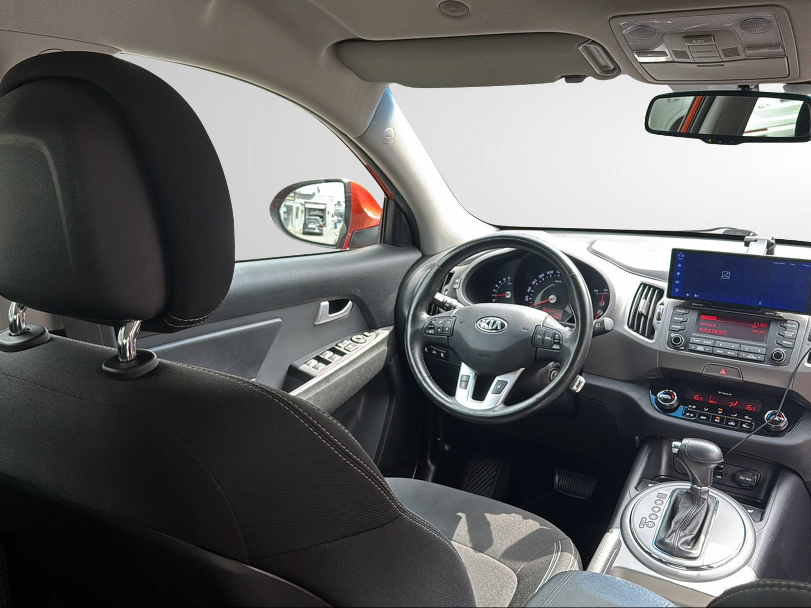 KIA Sportage 2.0 Style 4WD Automatic-image-25