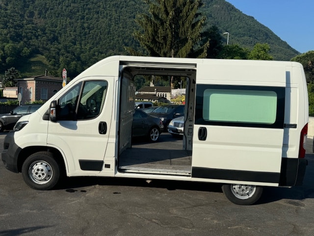 PEUGEOT Boxer 2.2 HDI 335 Premium L2H2-image-3