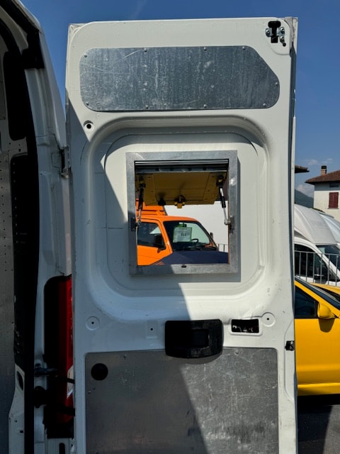 PEUGEOT Boxer 2.2 HDI 335 Premium L2H2-image-10