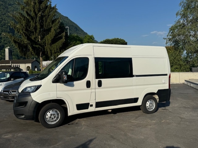 PEUGEOT Boxer 2.2 HDI 335 Premium L2H2-image-1