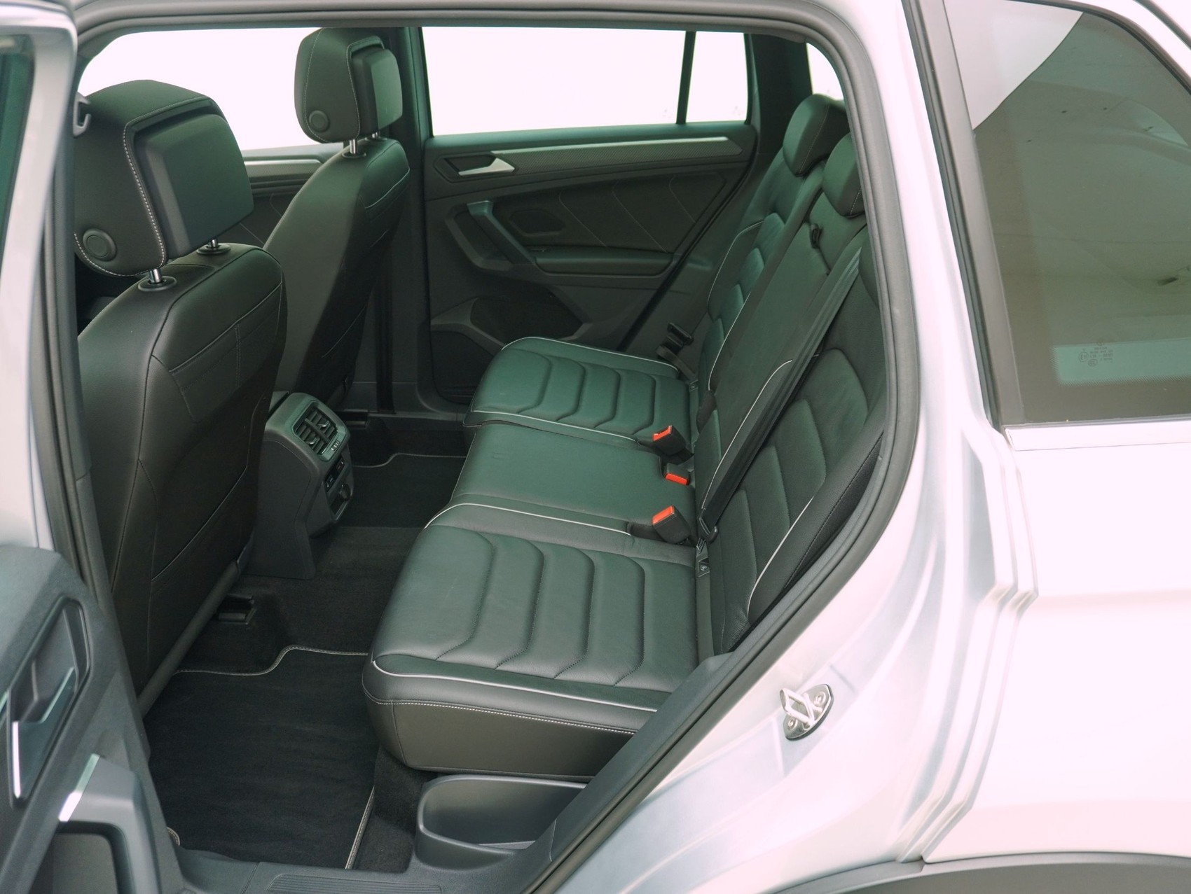 VW Tiguan 2.0 TSI DSG R-Line 4Motion-image-11