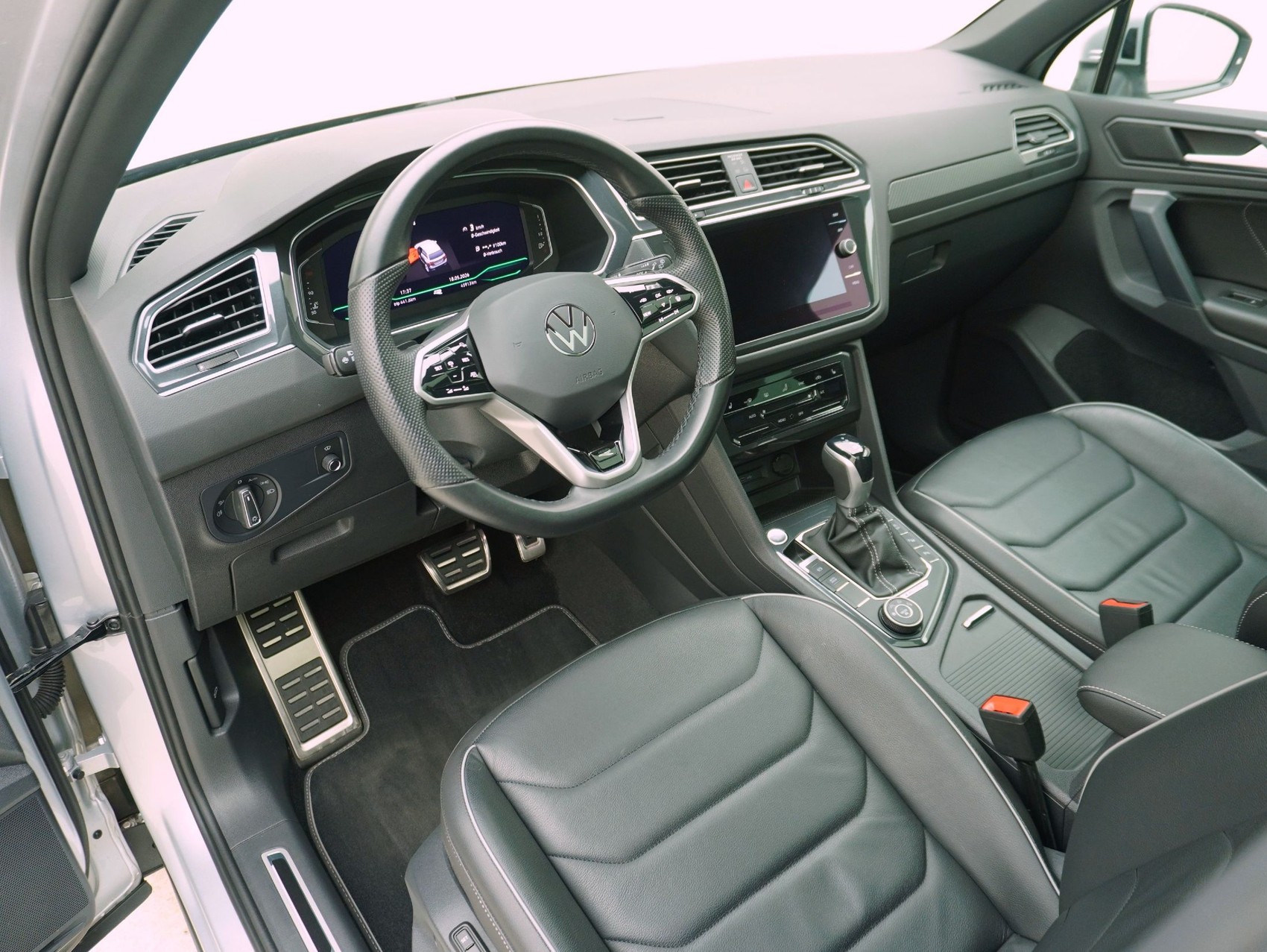 VW Tiguan 2.0 TSI DSG R-Line 4Motion-image-10