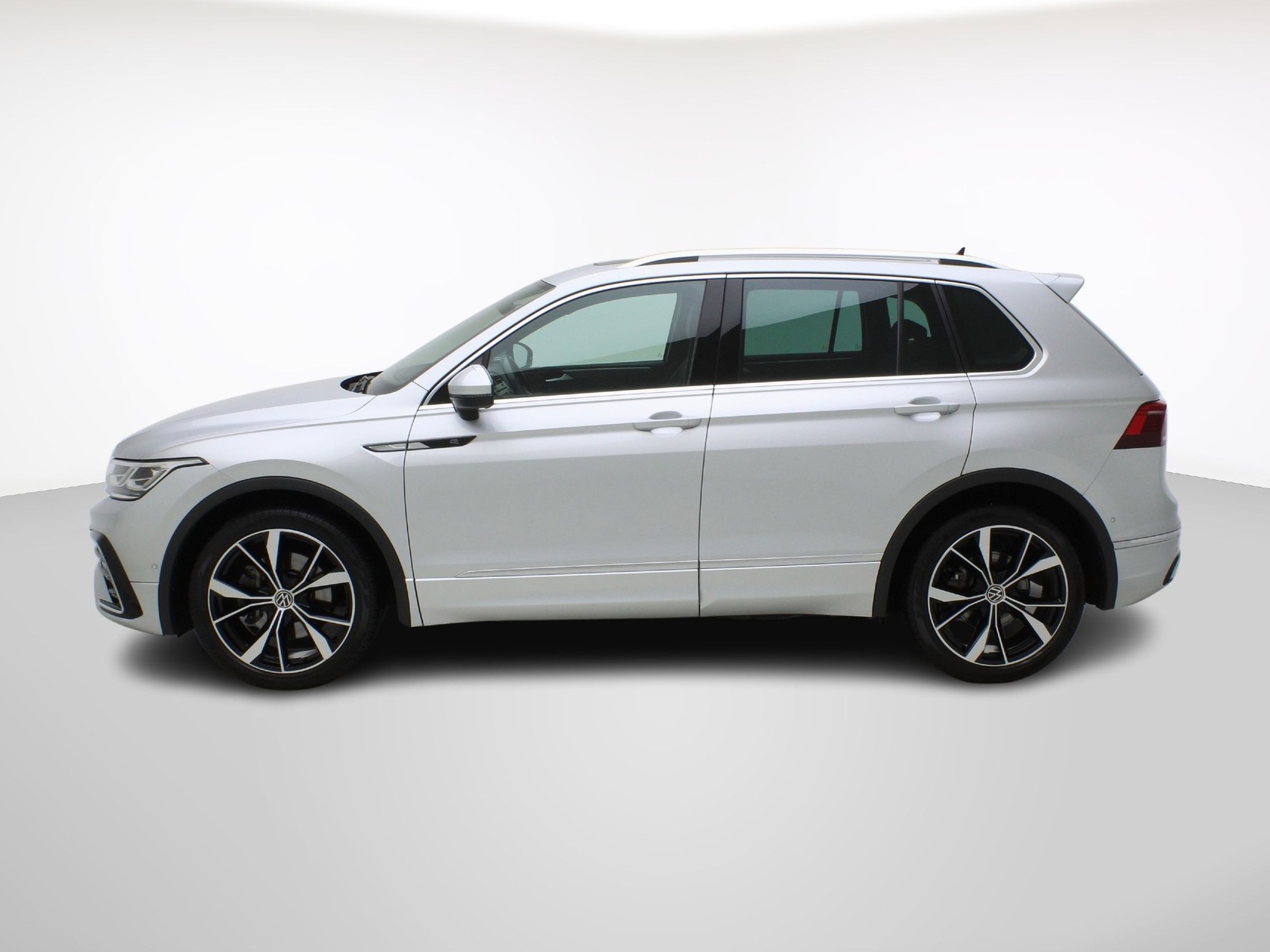 VW Tiguan 2.0 TSI DSG R-Line 4Motion-image-2