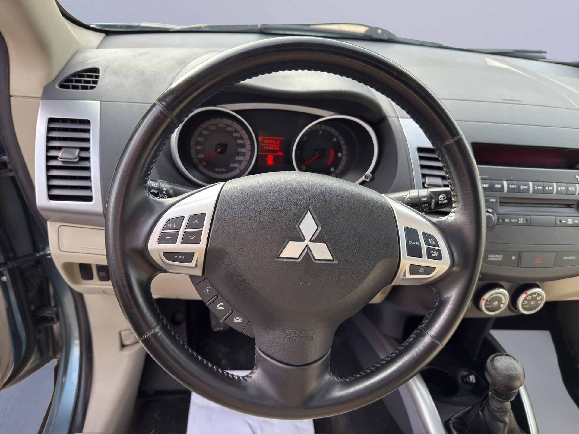 MITSUBISHI Outlander 2.2 DID Invite 4WD-image-13