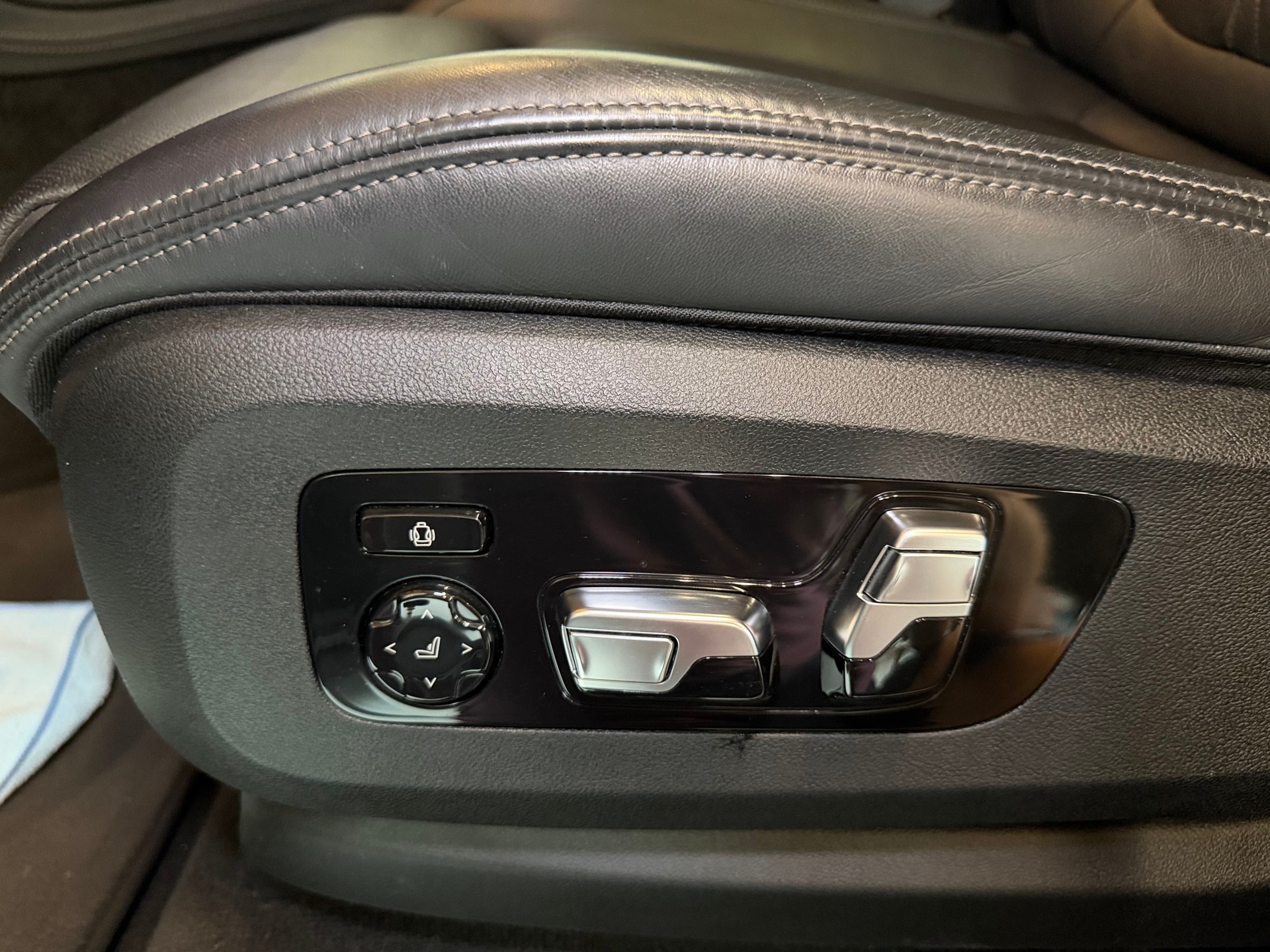 BMW X5 xDrive 48V 40d M Sport Steptronic-image-21