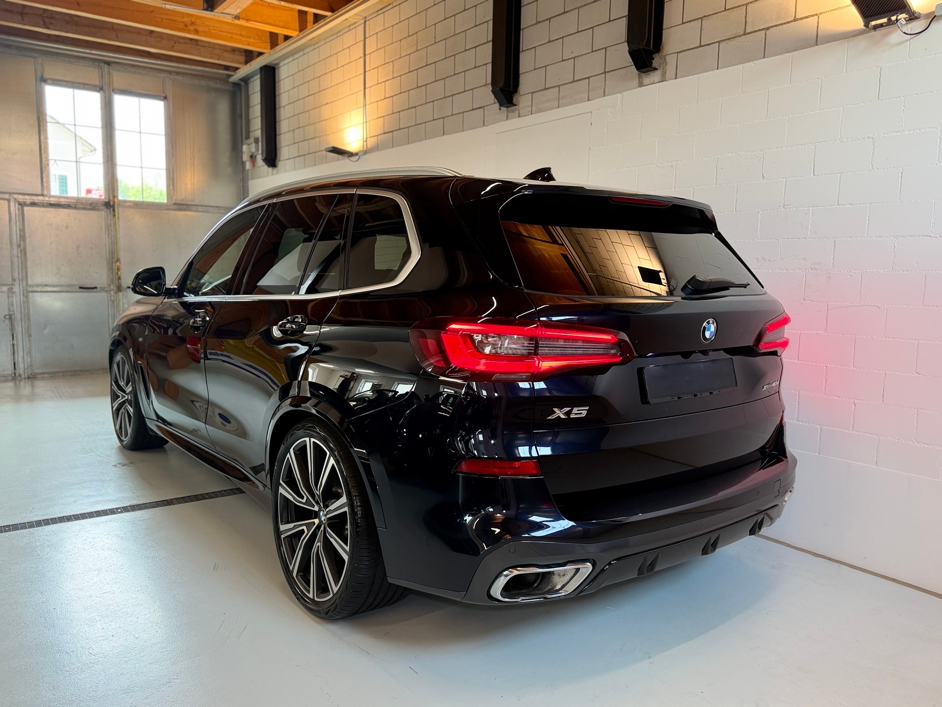 BMW X5 xDrive 48V 40d M Sport Steptronic-showroom-element-3