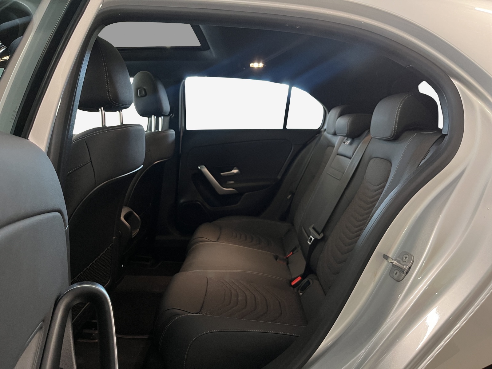 MERCEDES-BENZ A 180 7G-DCT-image-11