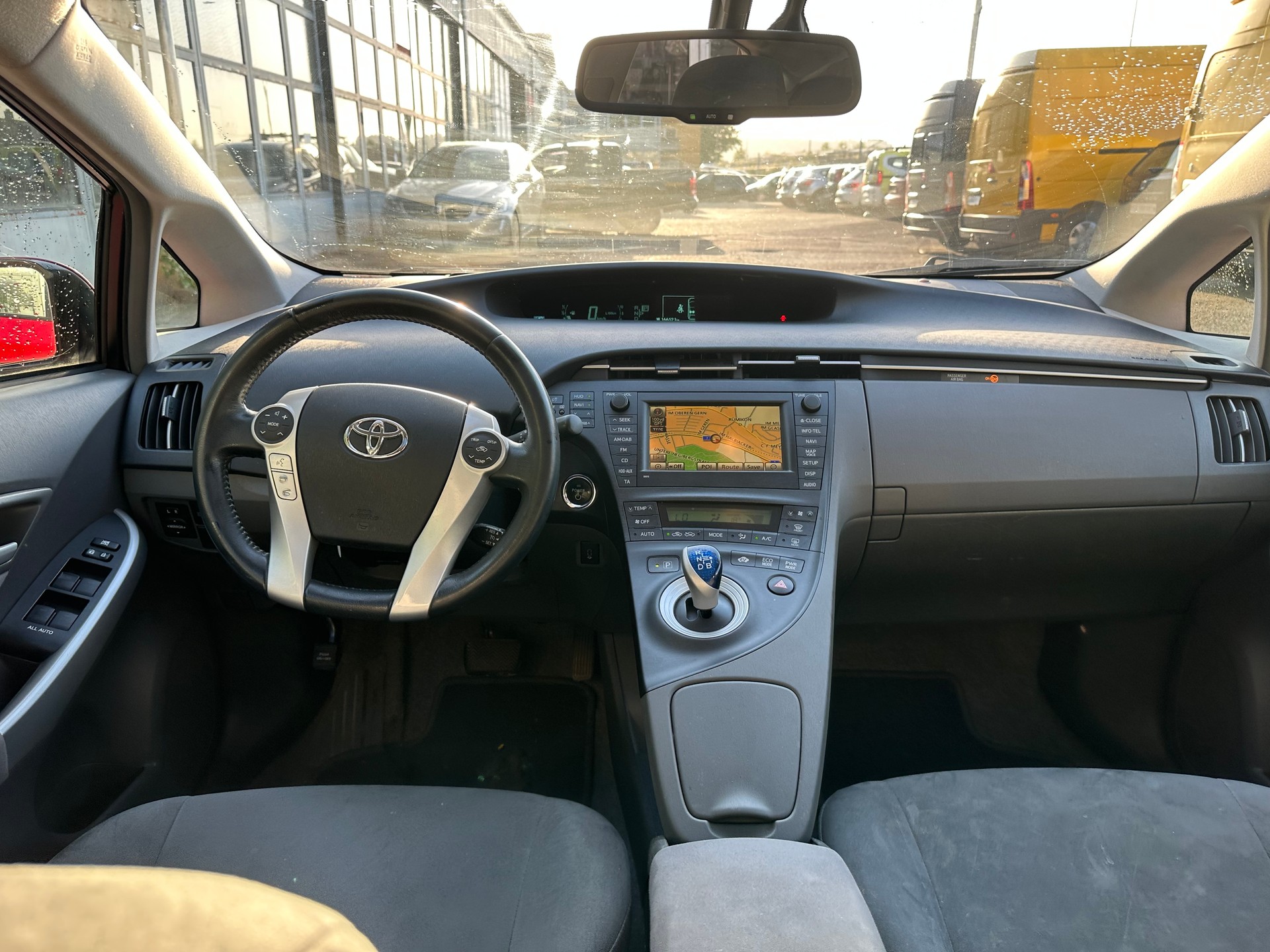 TOYOTA Prius 1.8 16V HSD Sol Premium-image-8