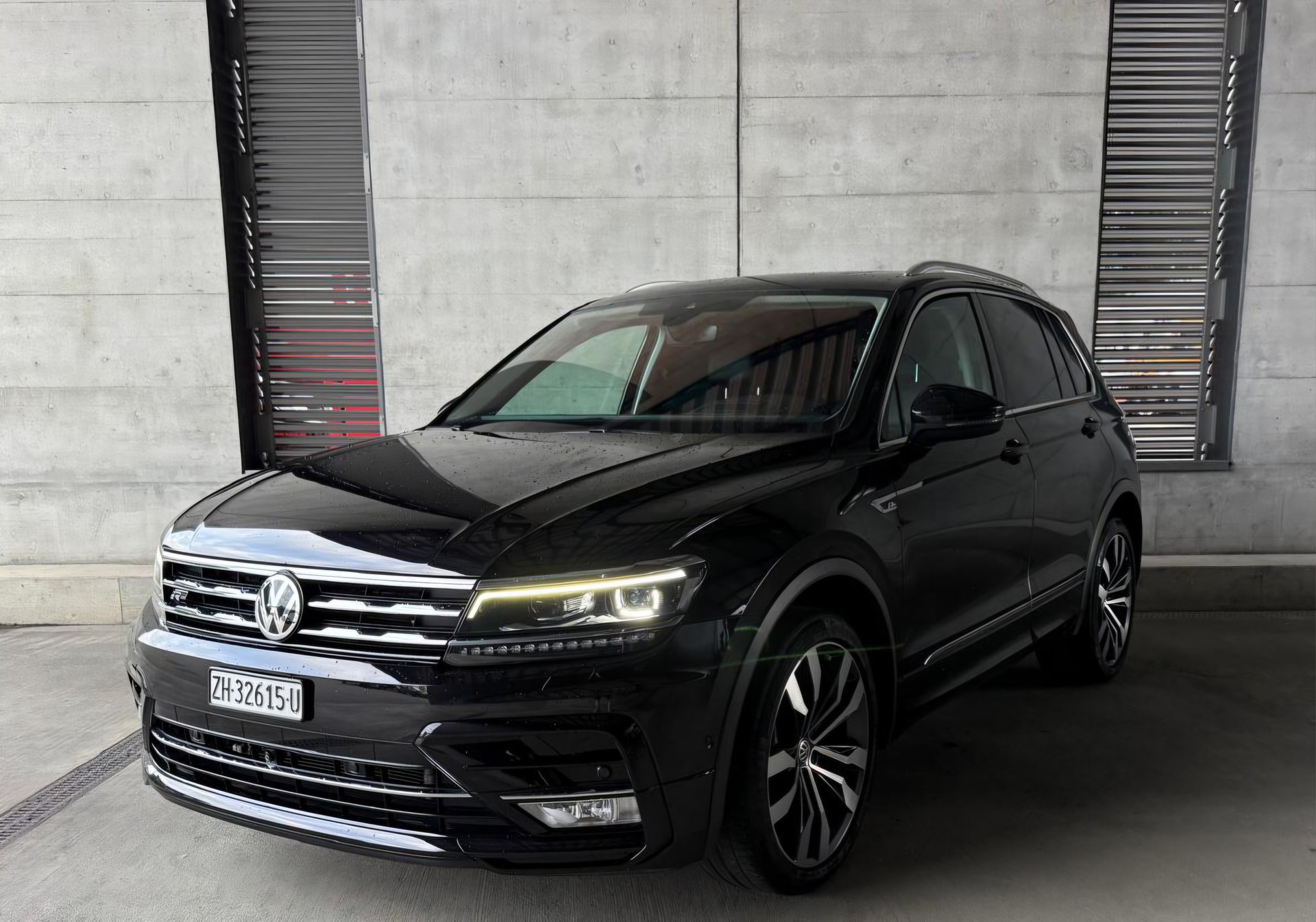 VW Tiguan 2.0 TDI SCR Highline 4Motion DSG-image-0