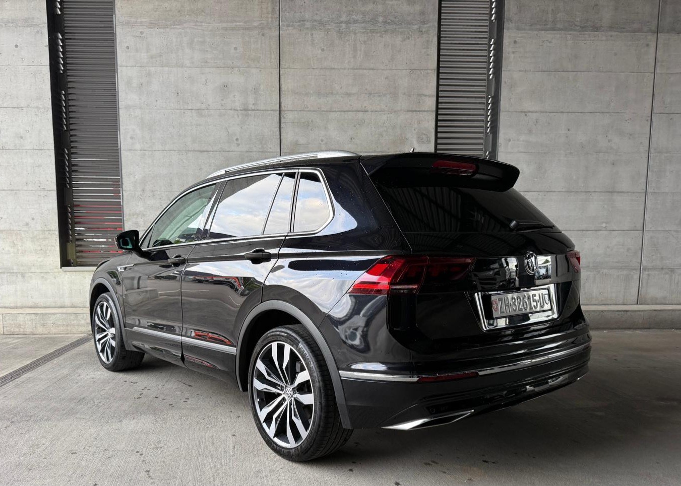 VW Tiguan 2.0 TDI SCR Highline 4Motion DSG-image-6