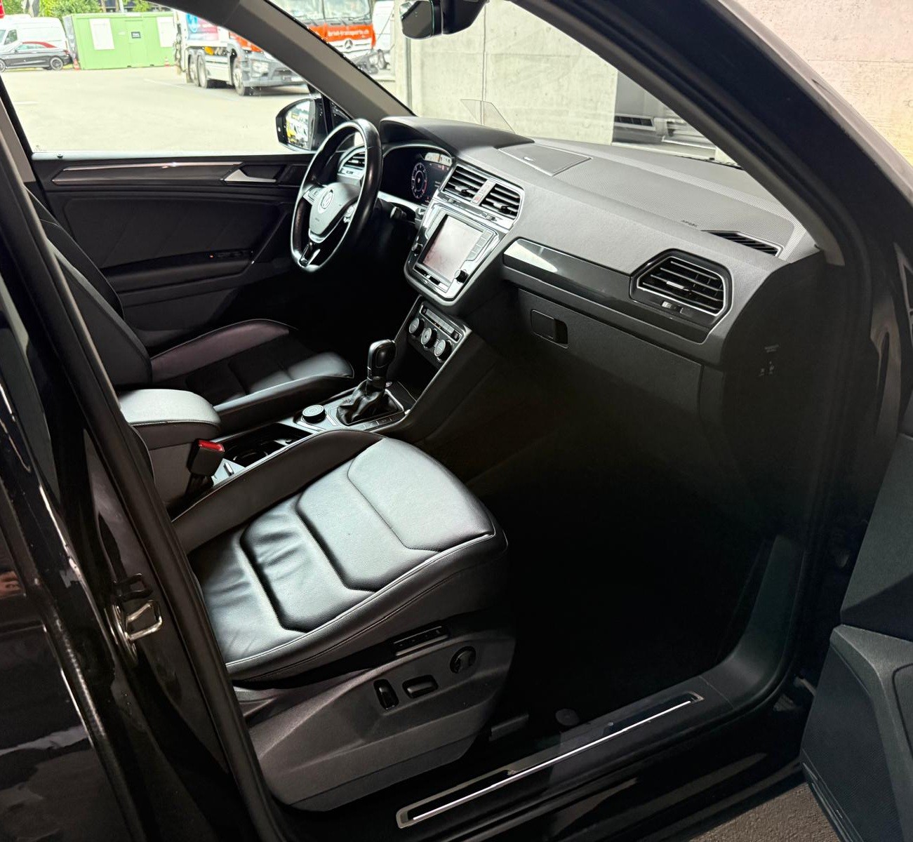 VW Tiguan 2.0 TDI SCR Highline 4Motion DSG-image-11