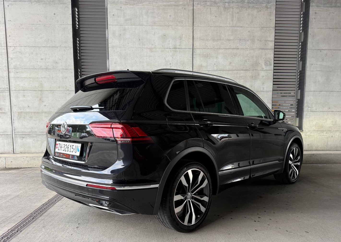 VW Tiguan 2.0 TDI SCR Highline 4Motion DSG-image-4