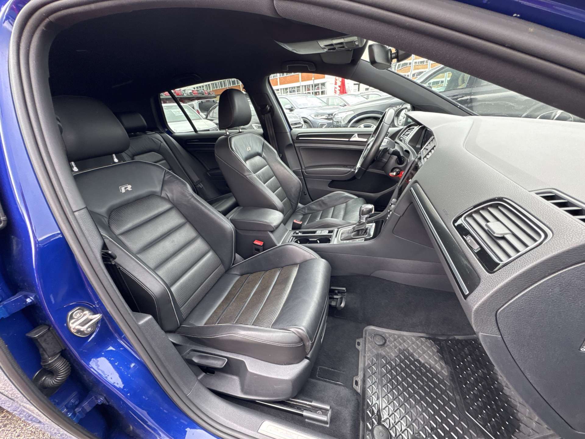 VW Golf 2.0 TSi R 4Motion 310PS DSG-Automat-image-12