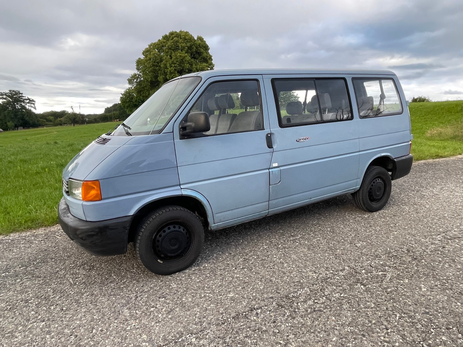 VW T4 2.5TDI 9 places. Automatic-image-1