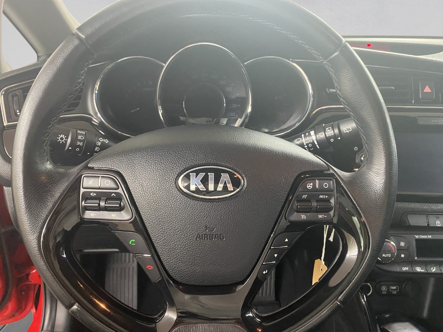 KIA Cee'd Sportswagon 1.6 GDi Swiss Eco Edition-image-12