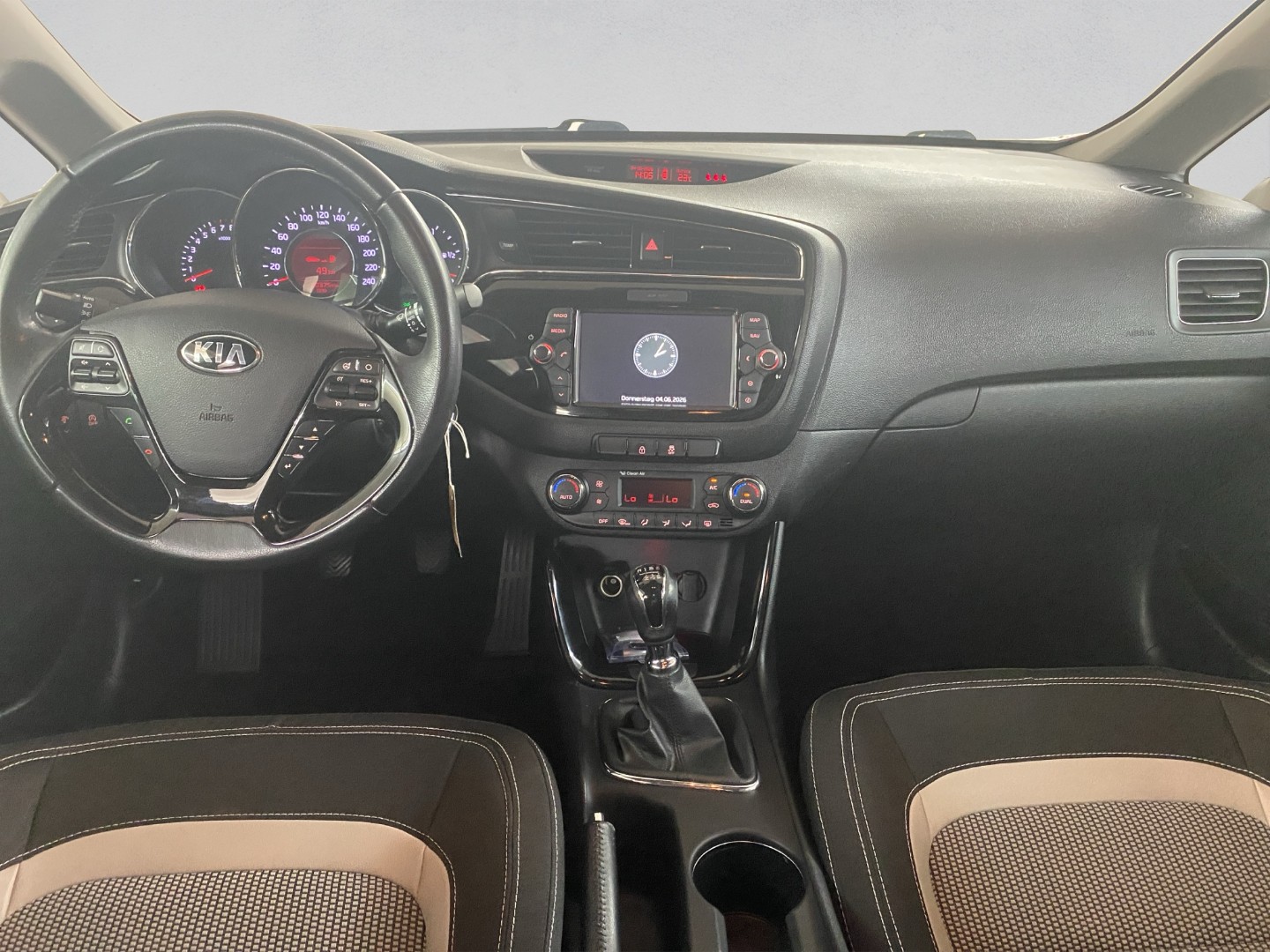 KIA Cee'd Sportswagon 1.6 GDi Swiss Eco Edition-image-9