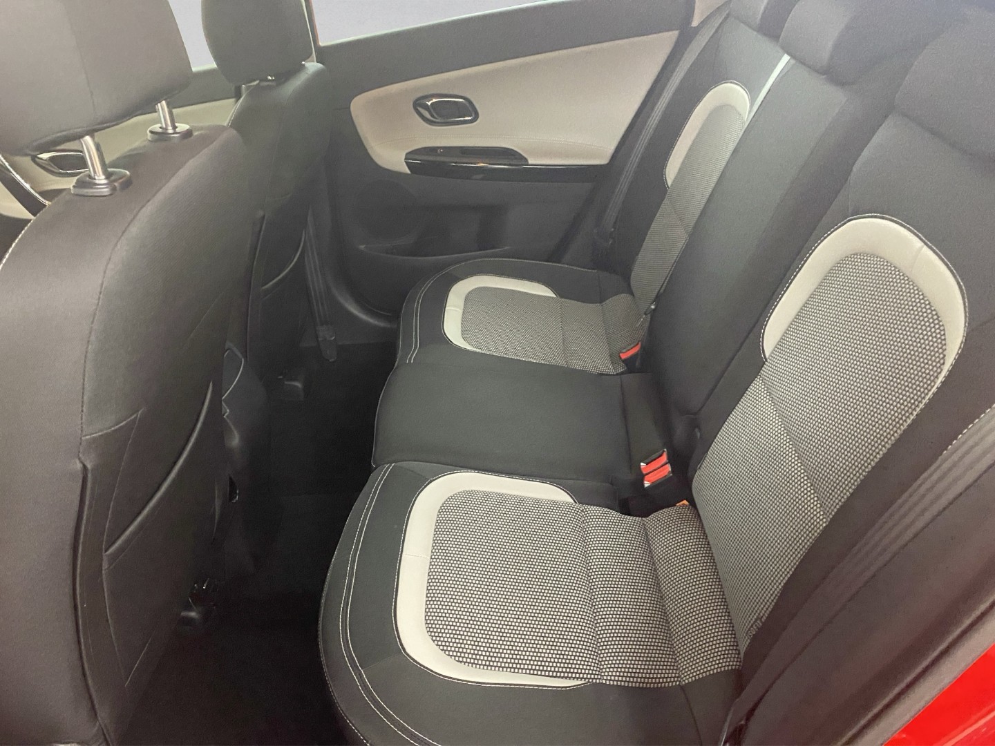 KIA Cee'd Sportswagon 1.6 GDi Swiss Eco Edition-image-22