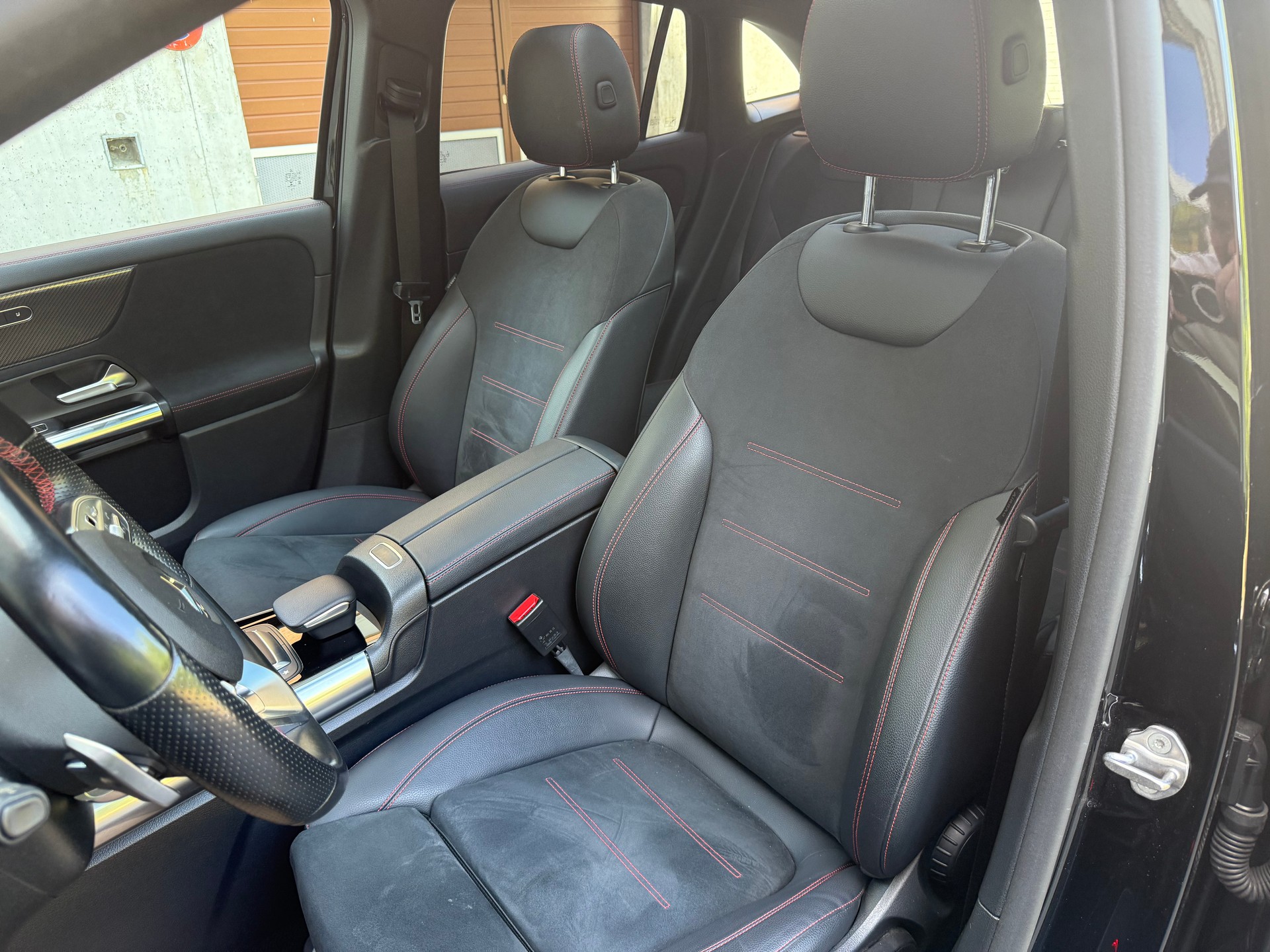 MERCEDES-BENZ GLA 220d 4Matic AMG Line 8G-DCT-image-8