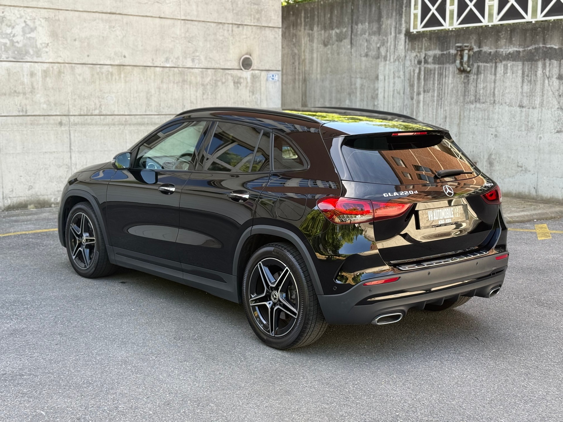 MERCEDES-BENZ GLA 220d 4Matic AMG Line 8G-DCT-image-6