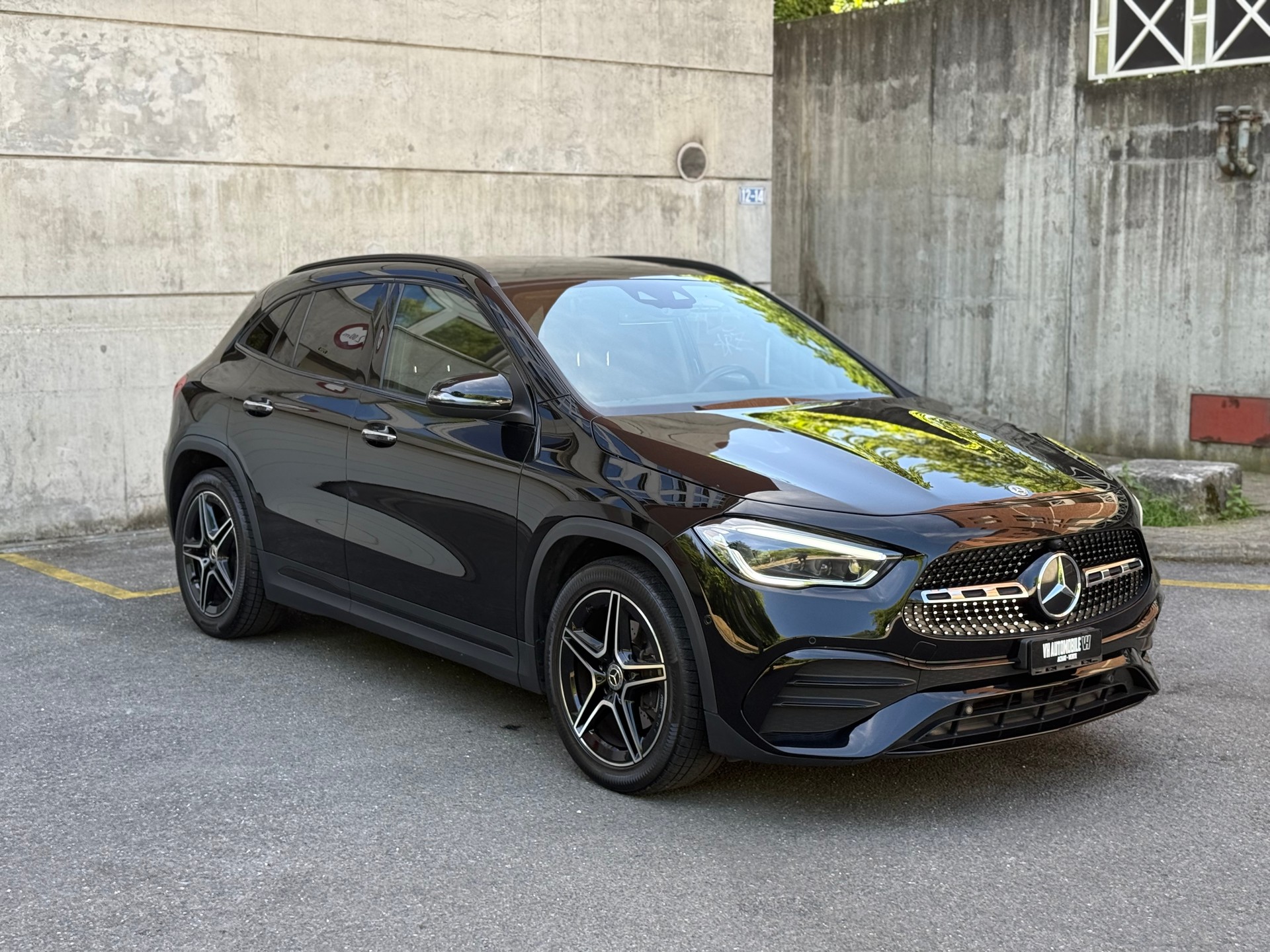 MERCEDES-BENZ GLA 220d 4Matic AMG Line 8G-DCT-image-2