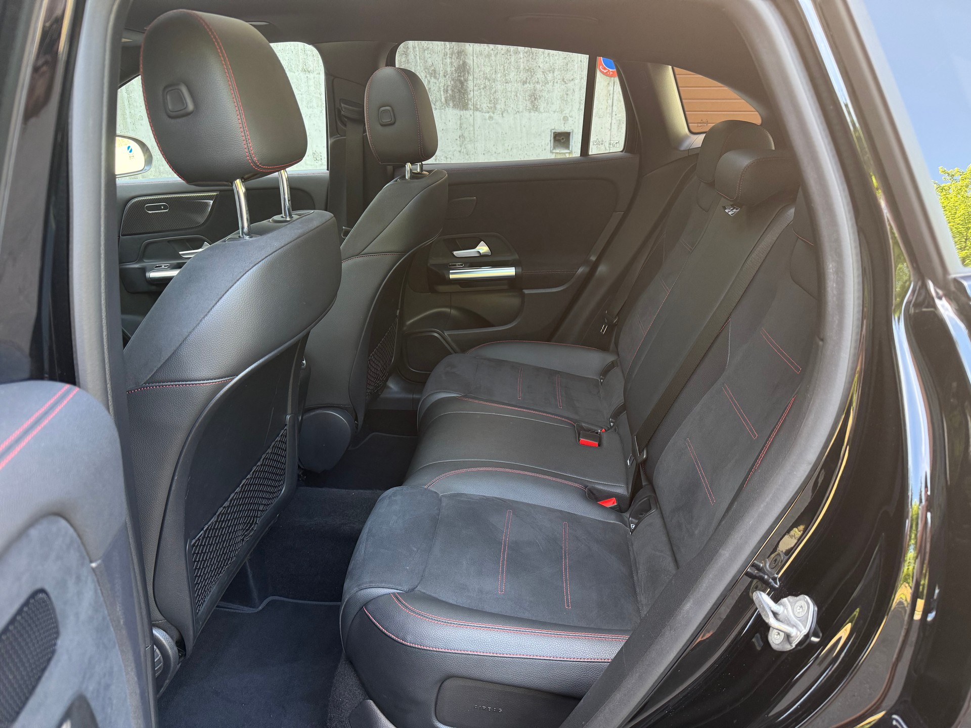 MERCEDES-BENZ GLA 220d 4Matic AMG Line 8G-DCT-image-11