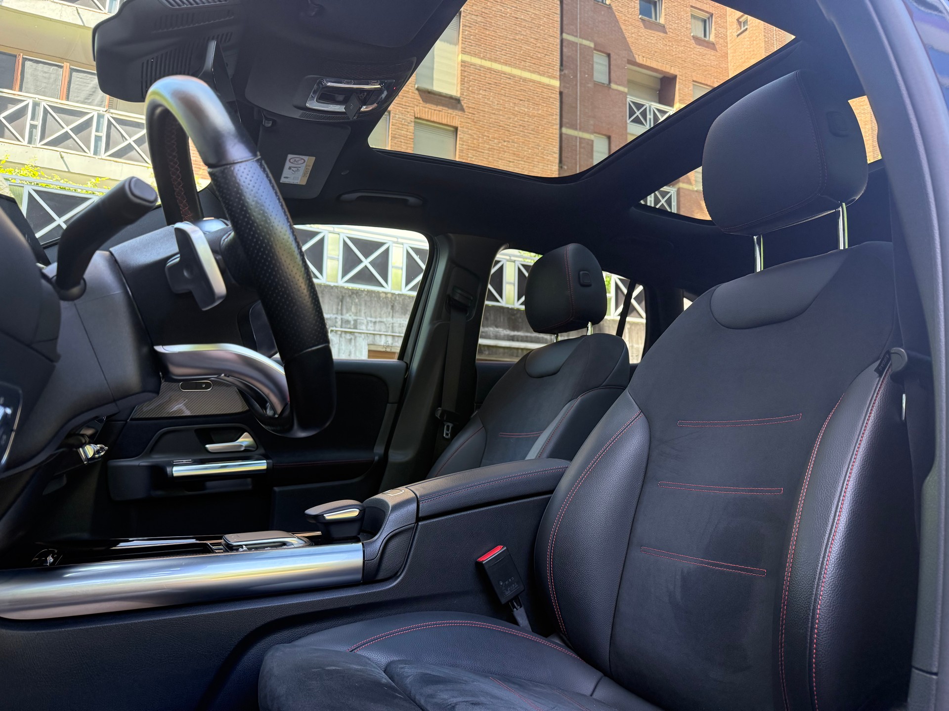 MERCEDES-BENZ GLA 220d 4Matic AMG Line 8G-DCT-image-9