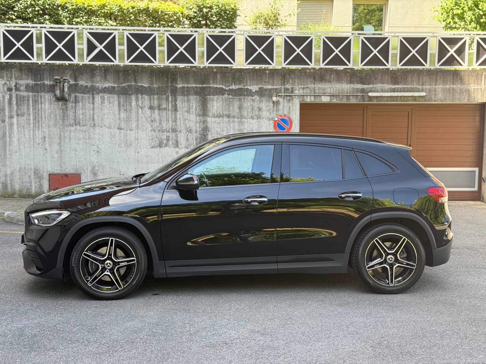 MERCEDES-BENZ GLA 220d 4Matic AMG Line 8G-DCT-image-3