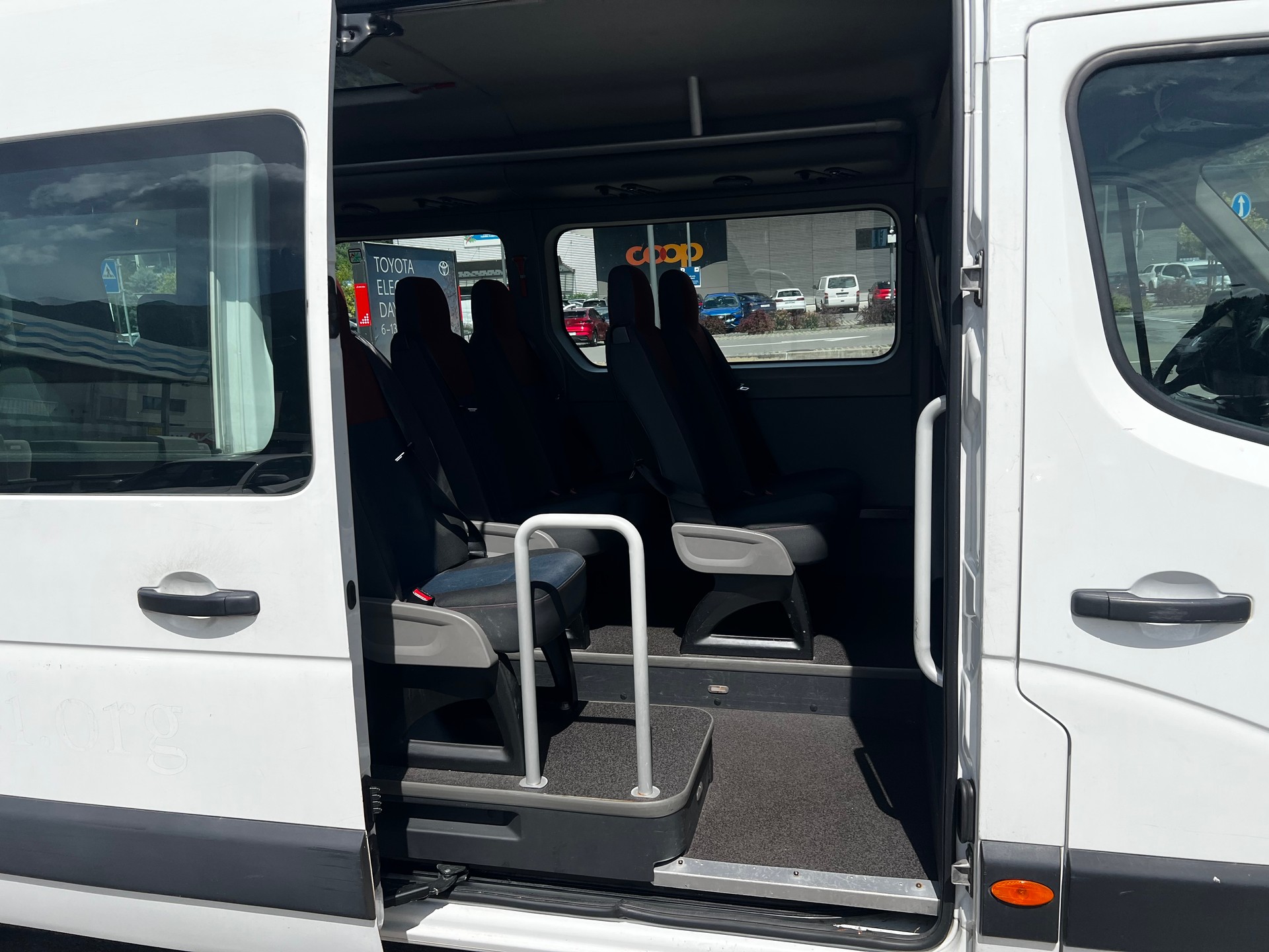 RENAULT Master T39 2.3dCi Minibus 14 L3H2-image-8