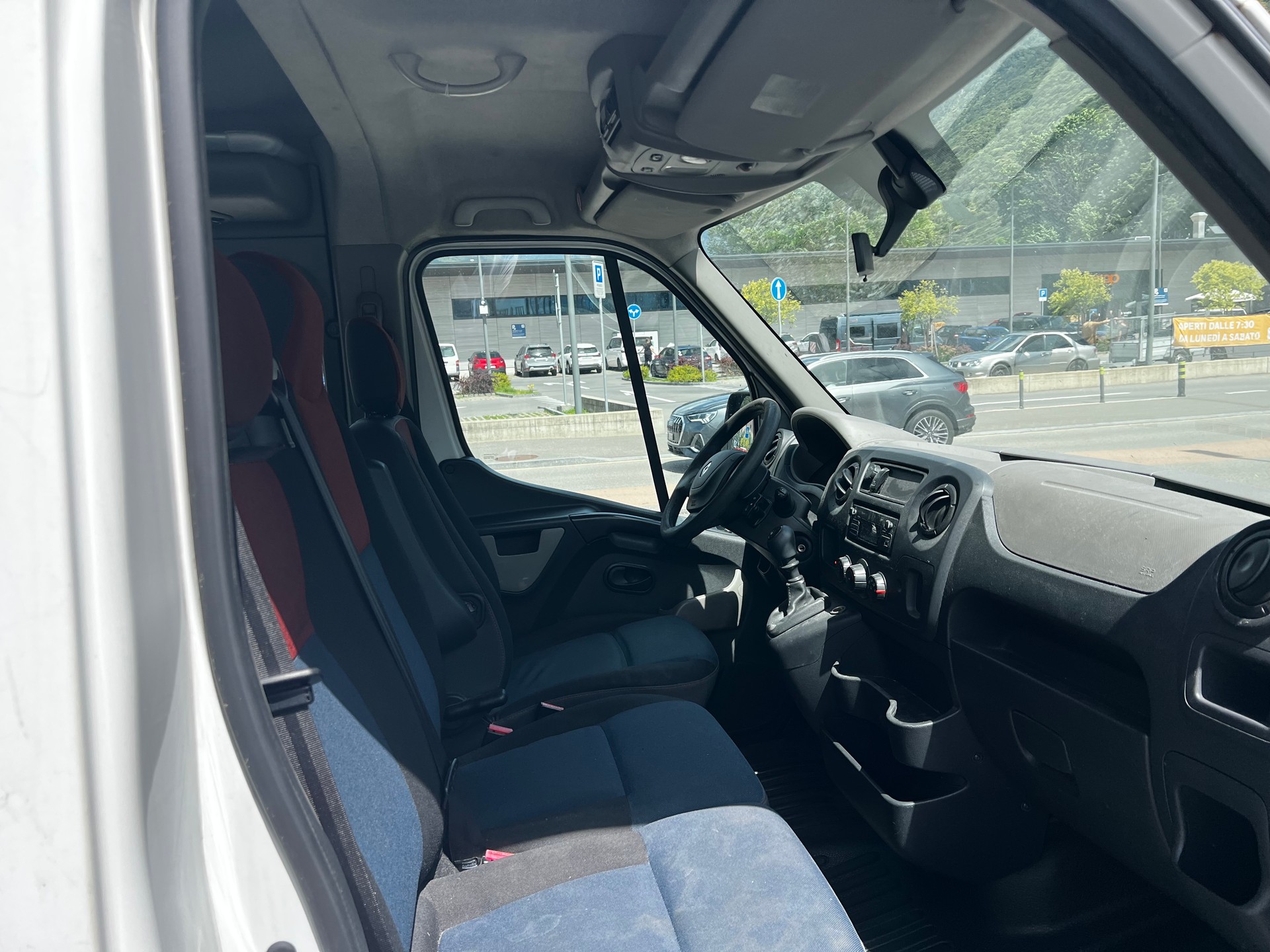 RENAULT Master T39 2.3dCi Minibus 14 L3H2-image-9