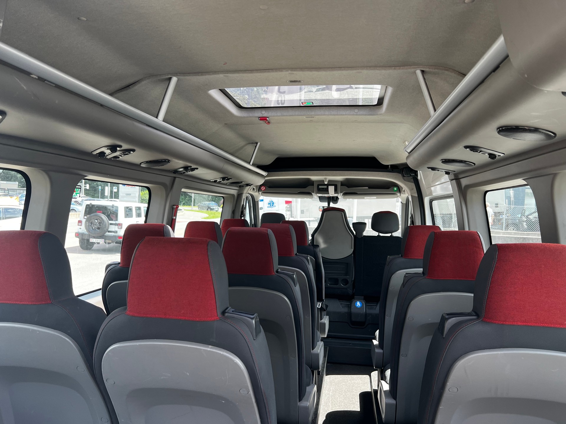 RENAULT Master T39 2.3dCi Minibus 14 L3H2-image-6