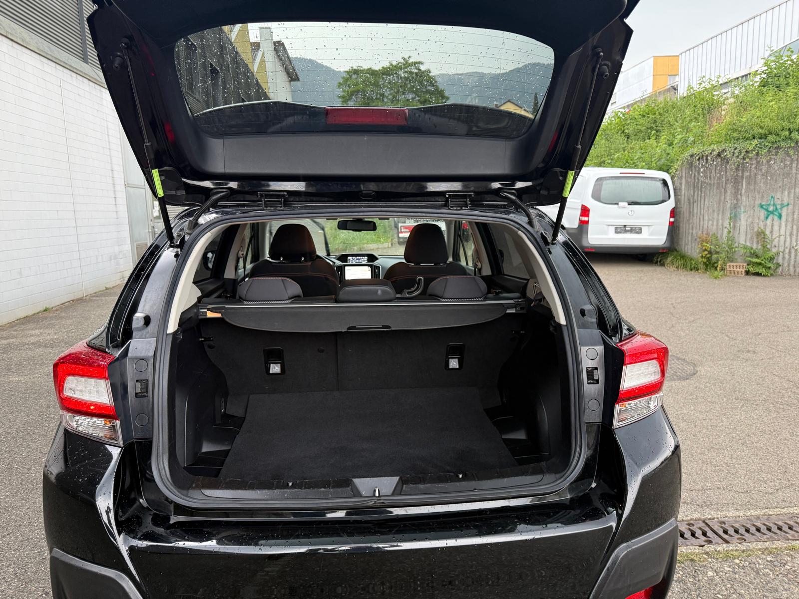 SUBARU XV 2.0 Swiss Plus AWD Lineartronic ** Teil-Leder ** Gr-Navi ** RF-Kamera ** Totwinkel-Assistent ** Frisch Ab MFK & Service **-image-6