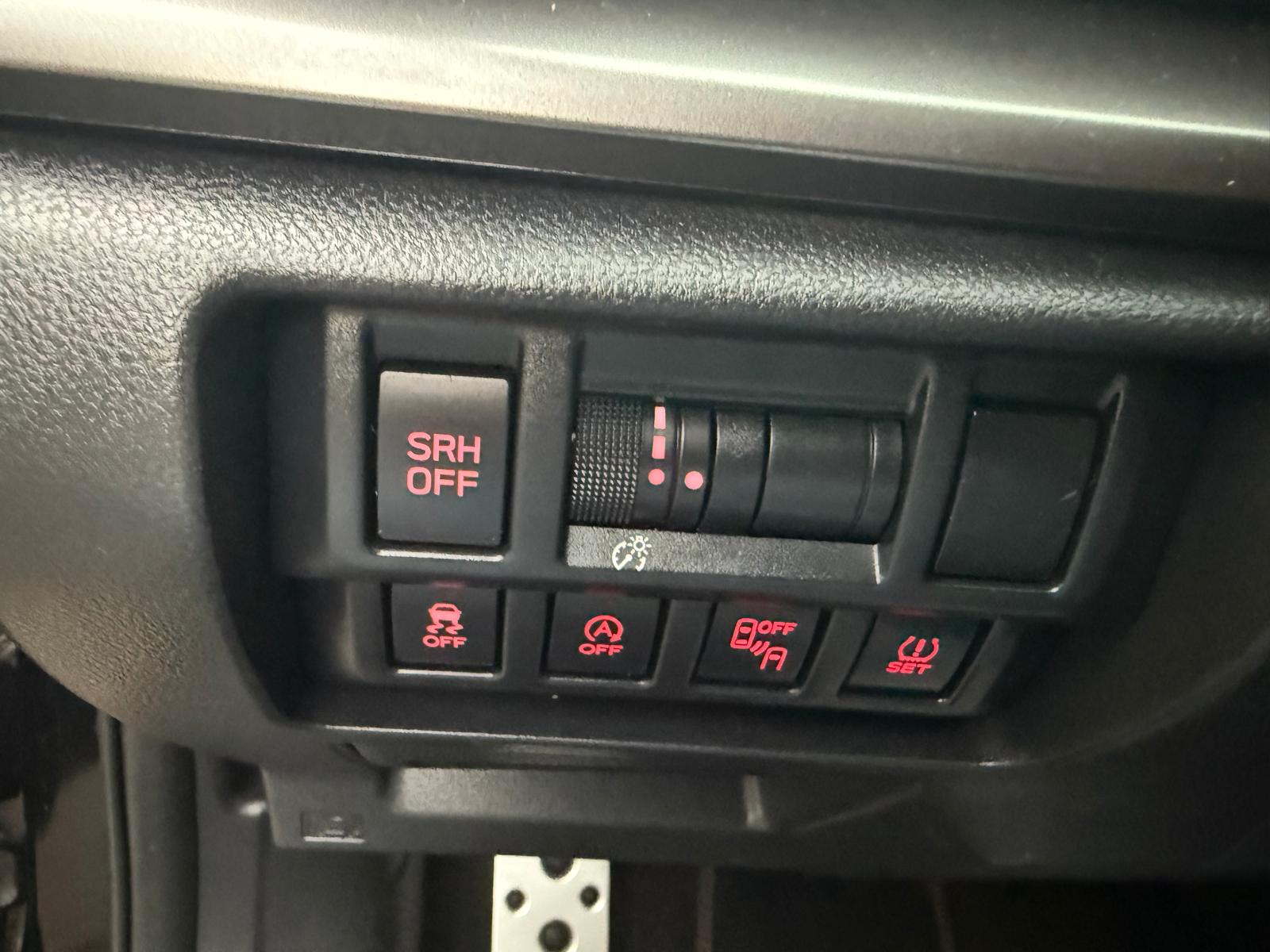 SUBARU XV 2.0 Swiss Plus AWD Lineartronic ** Teil-Leder ** Gr-Navi ** RF-Kamera ** Totwinkel-Assistent ** Frisch Ab MFK & Service **-image-8