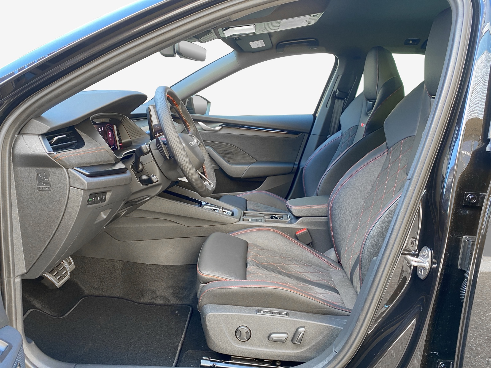 SKODA Octavia Combi 2.0 TSI DSG RS 30 Years Edition-image-7