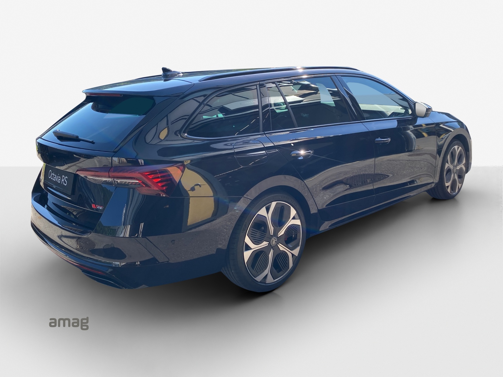 SKODA Octavia Combi 2.0 TSI DSG RS 30 Years Edition-image-4