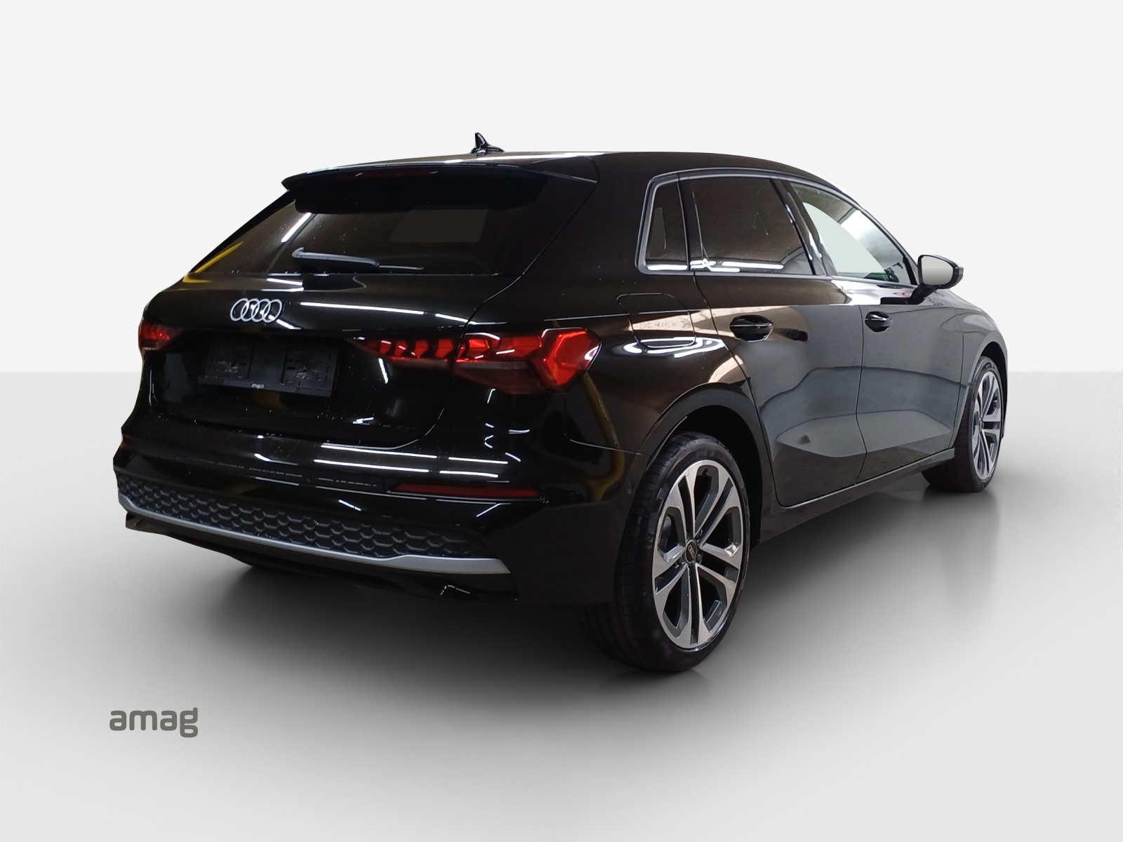 AUDI A3 Sportback TFSI 110 kW S tronic-image-4