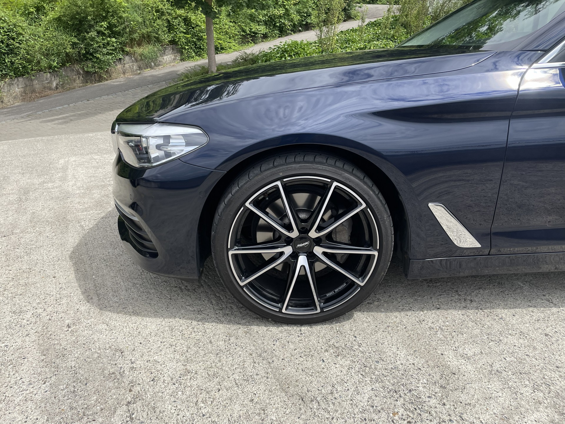 BMW 530d xDrive-image-2
