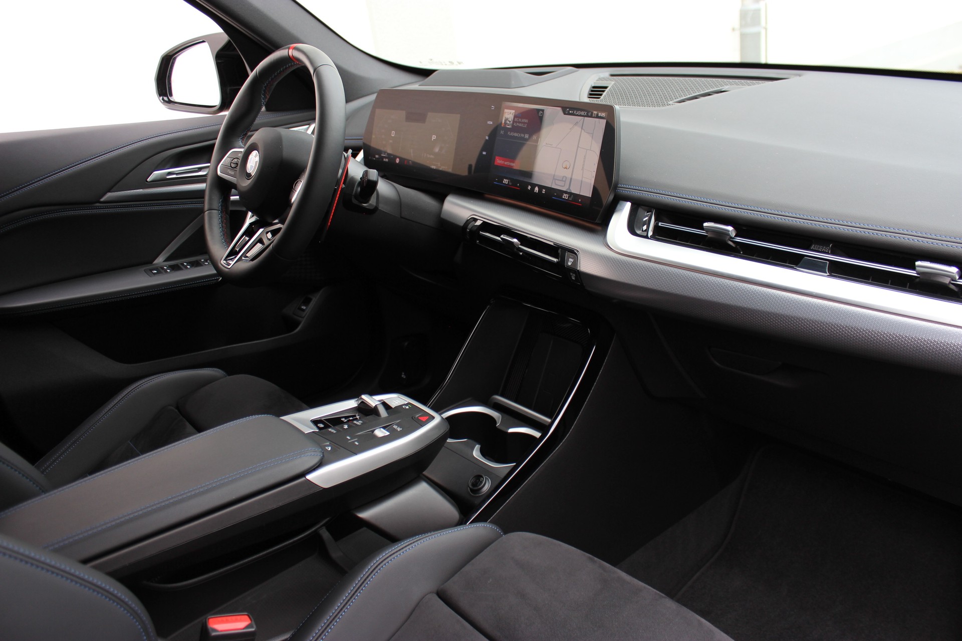 BMW X1 xDrive M35i *M Sportpaket Pro*-image-16
