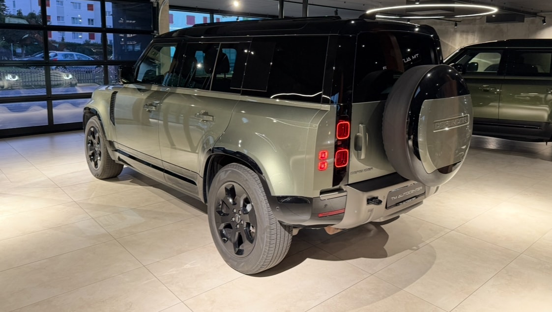 LAND ROVER Land Rover Defender 110 D300 AWD X-DYNAMIC SE-image-2