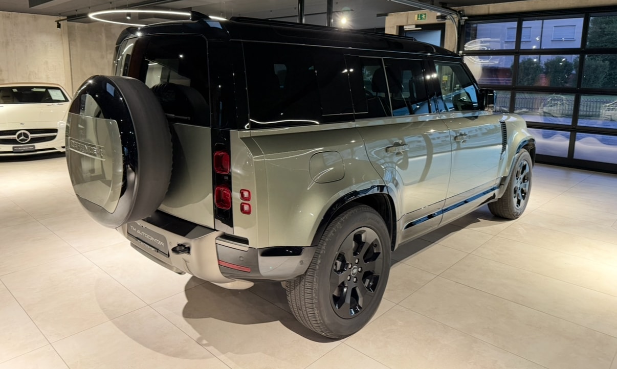 LAND ROVER Land Rover Defender 110 D300 AWD X-DYNAMIC SE-image-3
